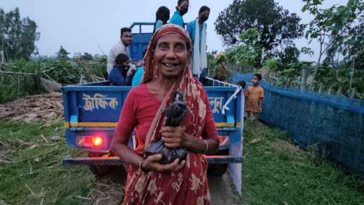 গোশত পেয়ে মলিন মুখে হাসি ফুটল মরিয়মের