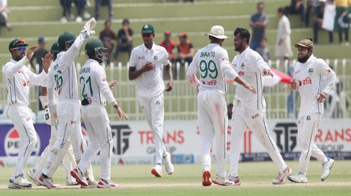 পাকিস্তানের মাটিতে ঐতিহাসিক টেস্ট জিতল বাংলাদেশ